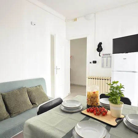 50 Mt Dal Mare - Relax Con Box E Ampio Terrazzo Appartamento Alassio