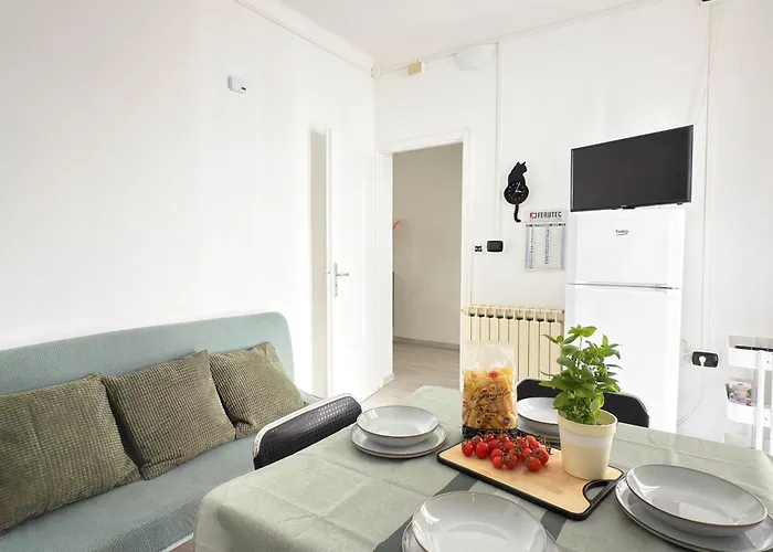 50 Mt Dal Mare - Relax Con Box E Ampio Terrazzo Lägenhet Alassio